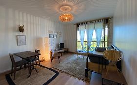 Studio Equipee Et Balcon Avec Vue Degagee